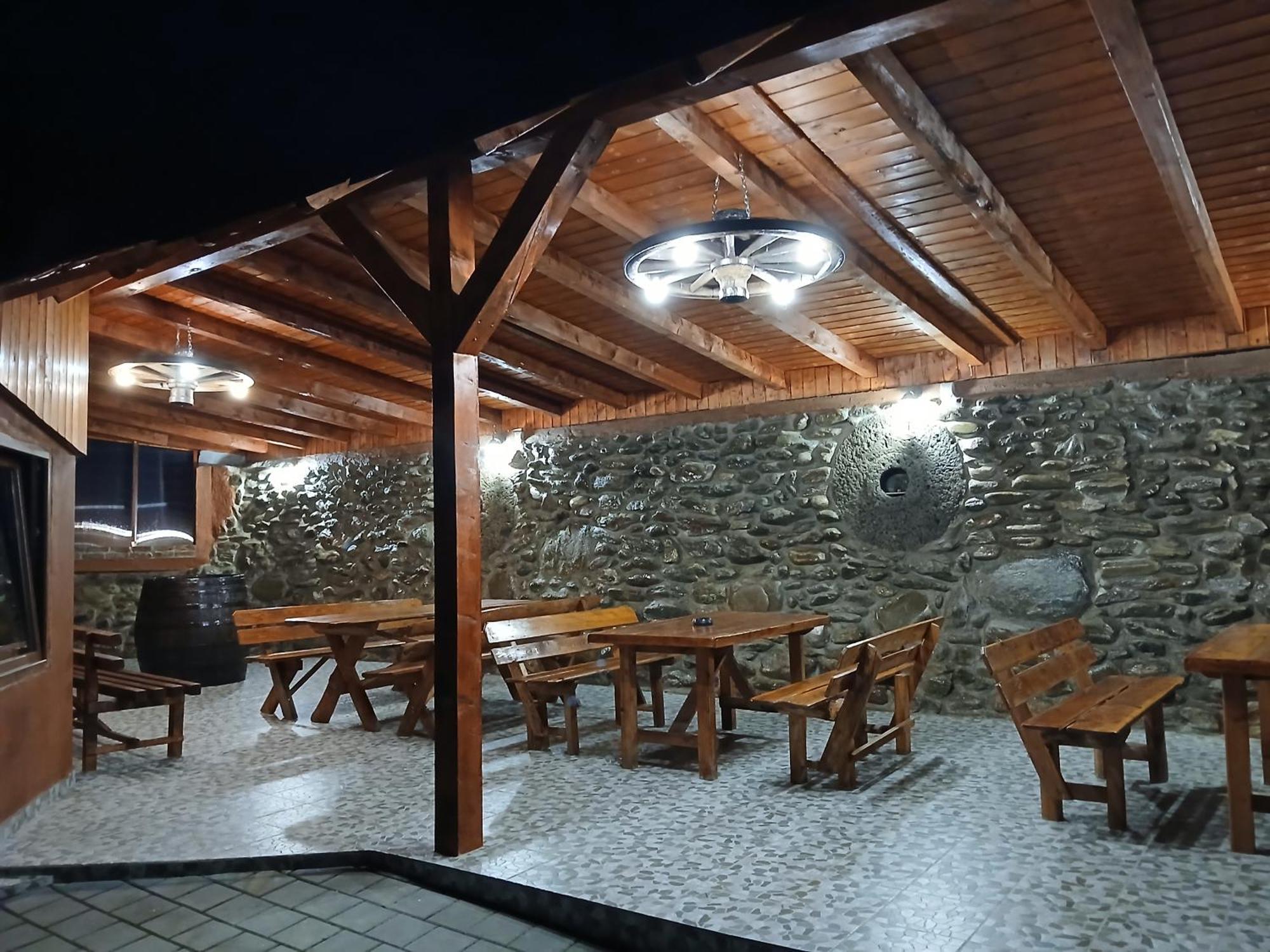 Pensiunea Dates Кырцишоара Экстерьер фото